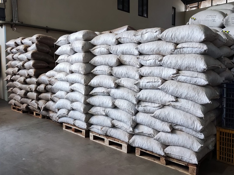 Wood pellets with uniform texture and consistent diameter